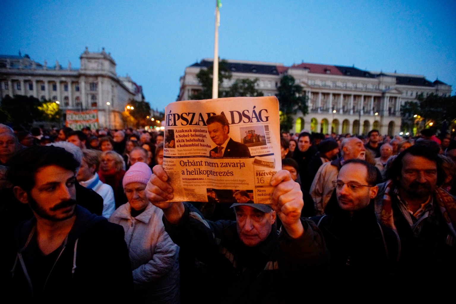 Párbeszéd: a magyar demokratikus ellenzék európai parlamenti képviselői közös levélben fordultak az Európai Bizottság vezetőihez a Népszabadság ügyében