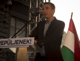 “Lopják a szabadságunk!” – Tüntetés a Szabad Sajtó útján