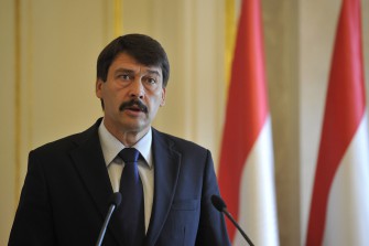 Párbeszéd: Az államfő kezdeményezzen népszavazást Paksról!