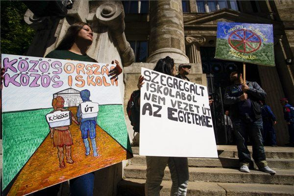 Fontos győzelem : elfogadták az iskolai szegregációt tiltó törvénymódosítást