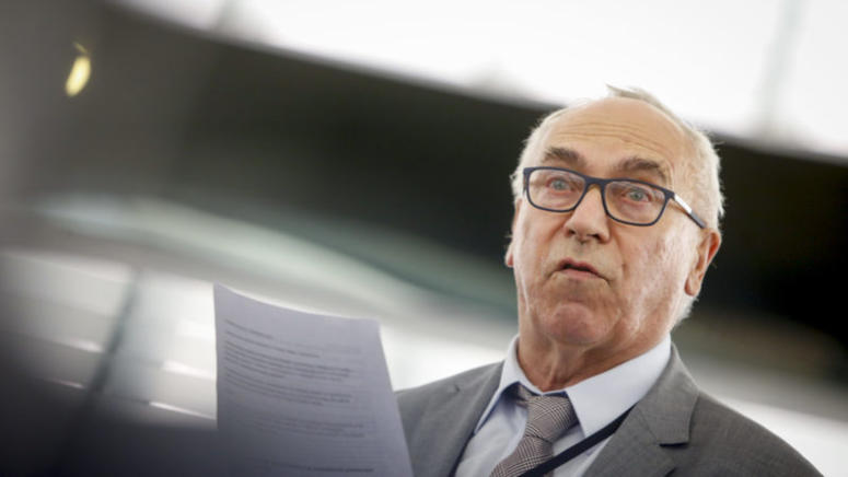 Polish MEP Under Pressure on Crucial EU Energy Saving Law