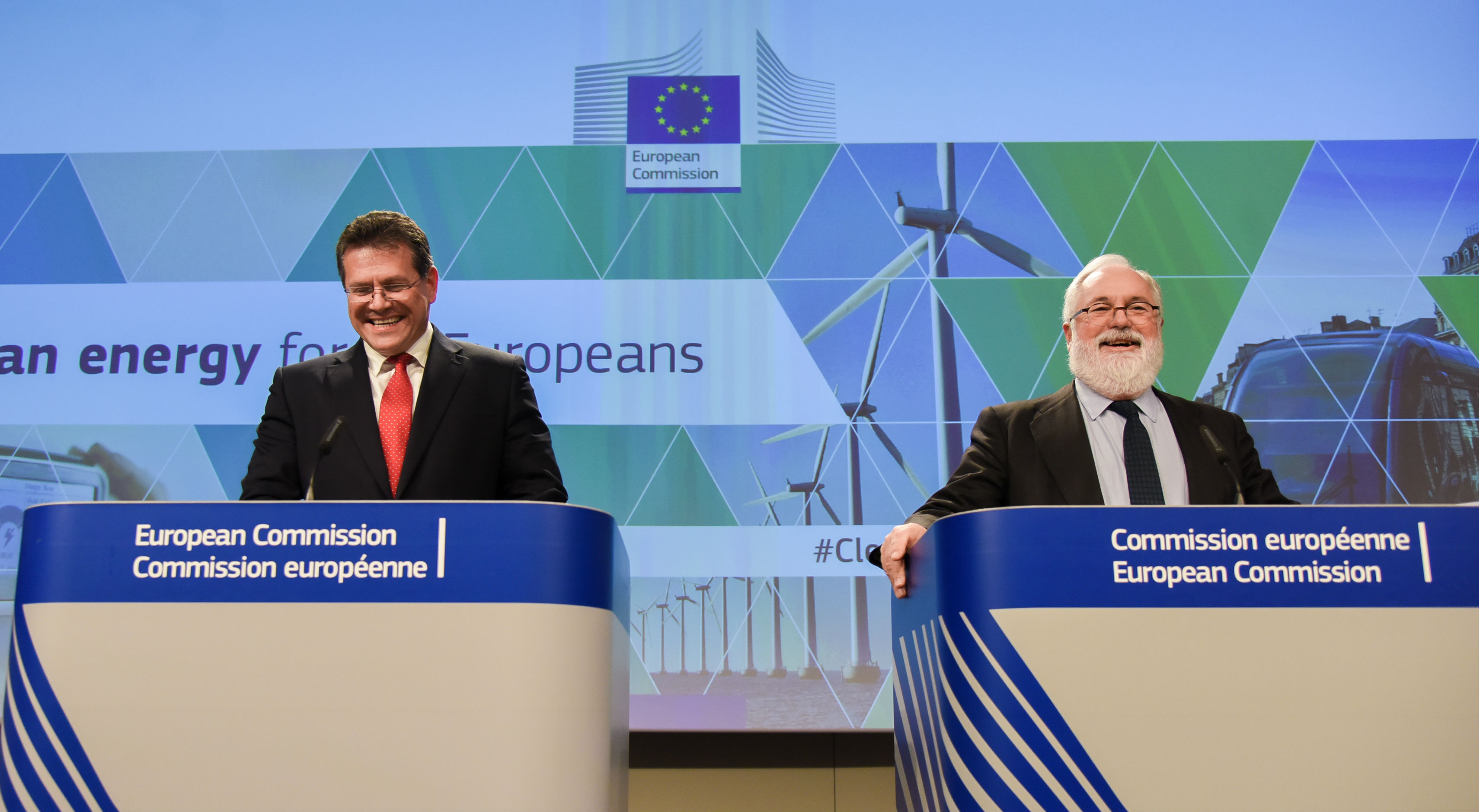Maroš-Šefčovič, az Energiaunióért felelős bizottsági alelnök, és Miguel Arias Cañete energiaügyi biztos a Tiszta Energia Csomag bejelentésekor